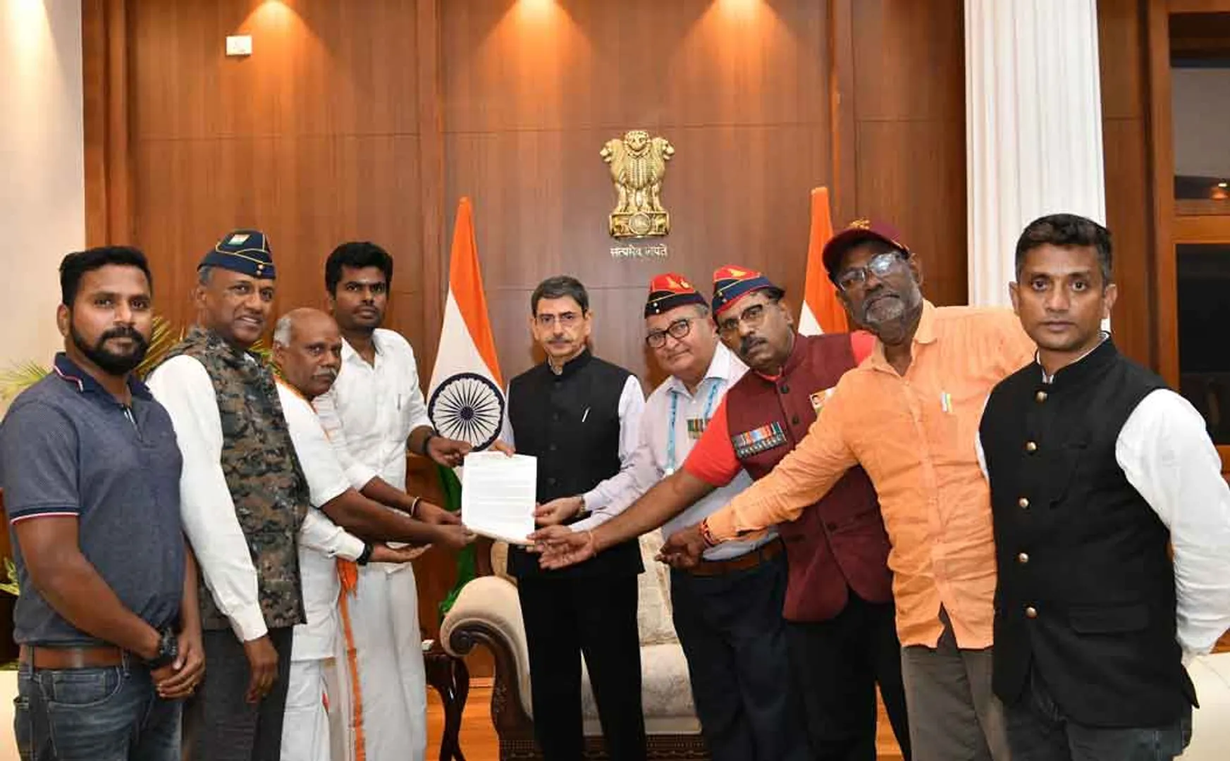 Annamalai met Governor RN Ravi with Colonel. Pandian 