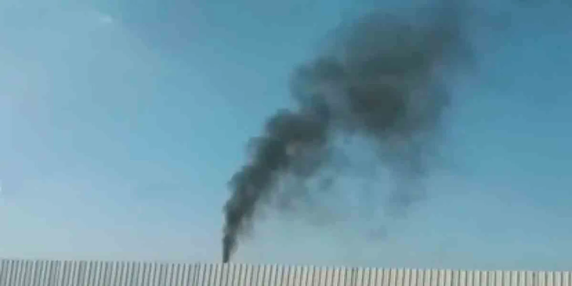  Black smoke from a tar factory; More than 10 fainted