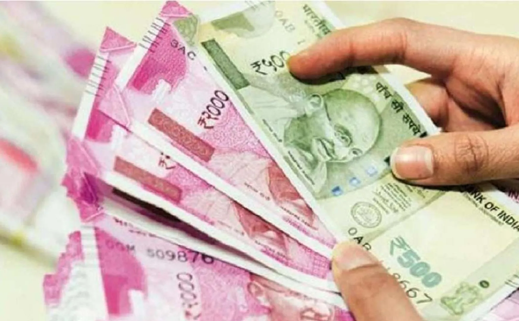 Voters in Erode East Rs. 4000 was given to the AIADMK Election Commission