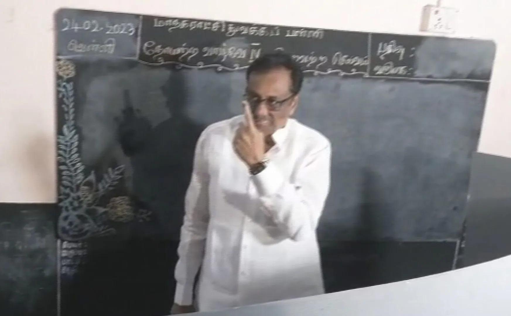 evks elangovan voted in Erode East byelection