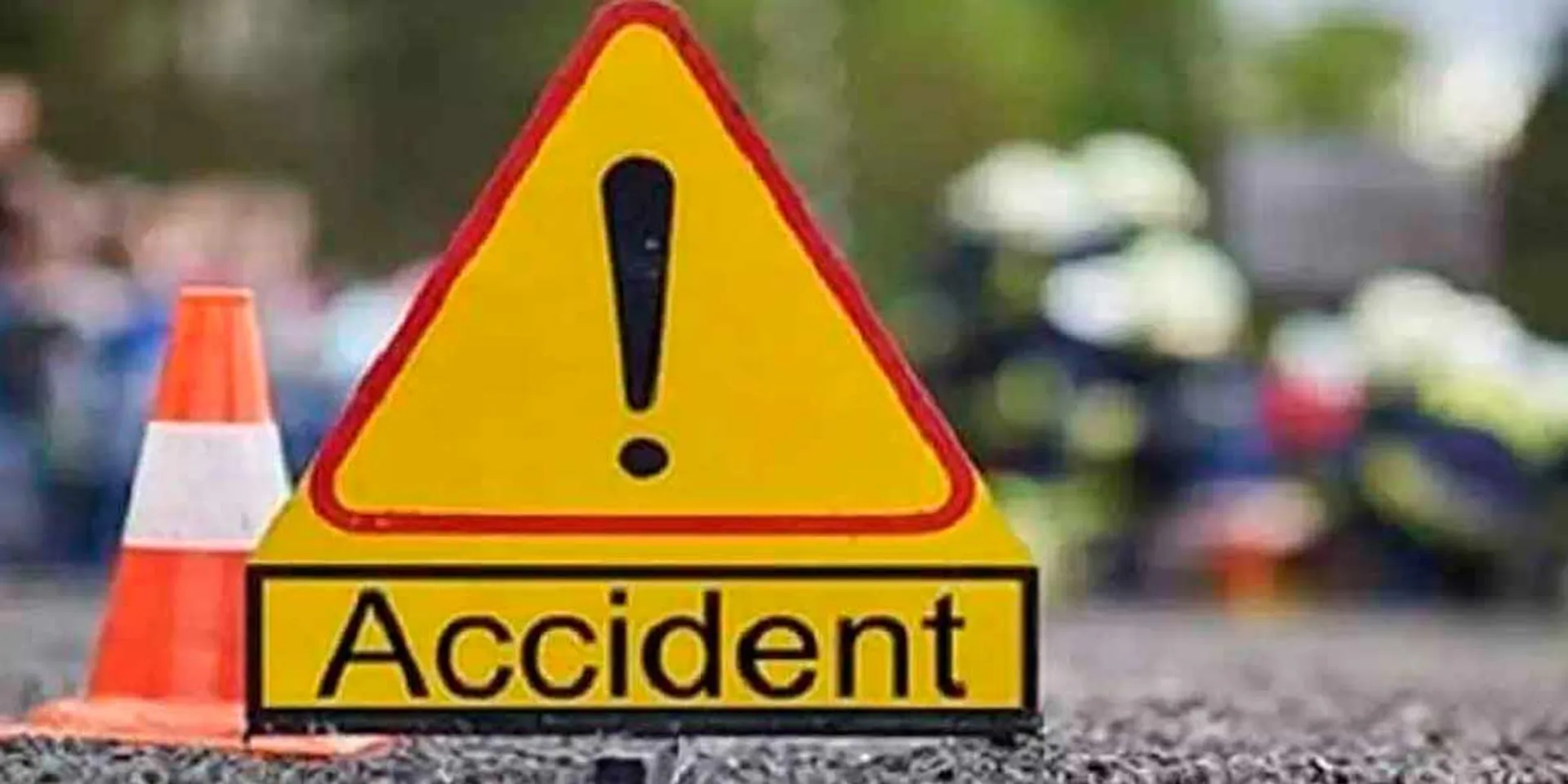 Cargo vehicle overturns in Palakot, 30 injured
