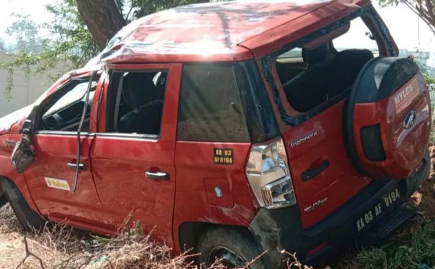 3 school students passed away in a road accident in Vaniyambadi