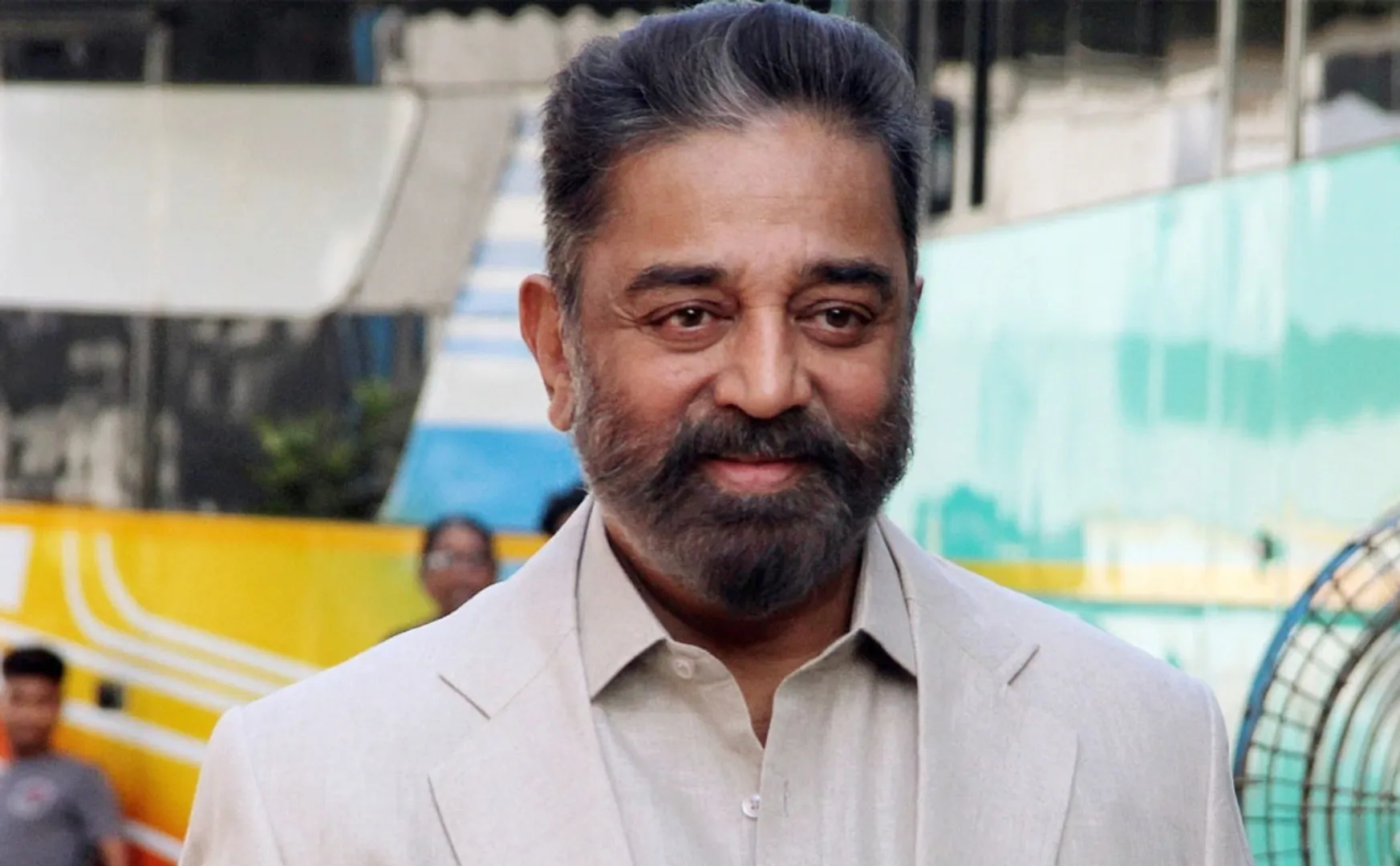 kamal released the first look poster of Karumegangal Kalaiginrana 