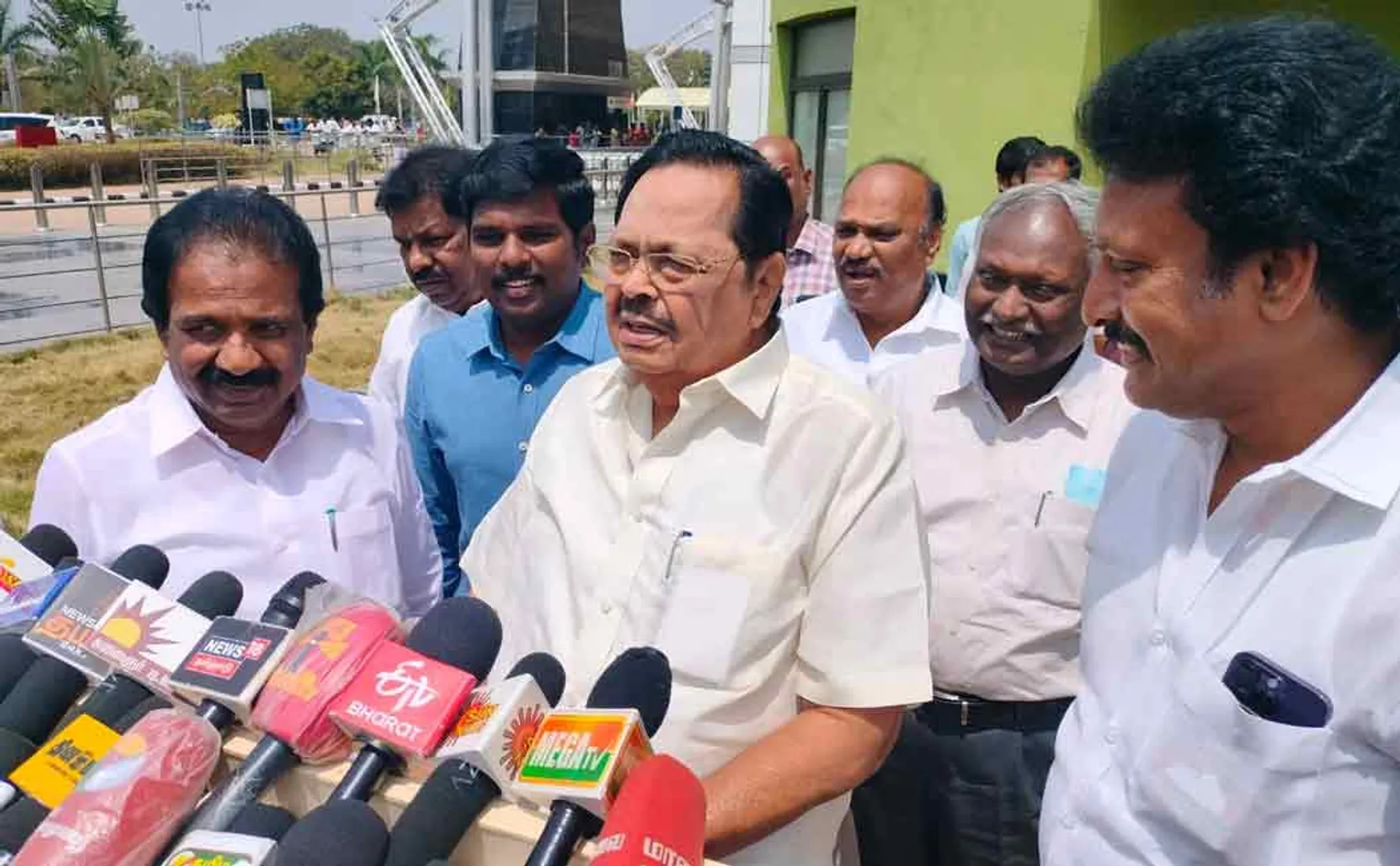 minister durai murugan talks about tamilnadu schemes in trichy airport