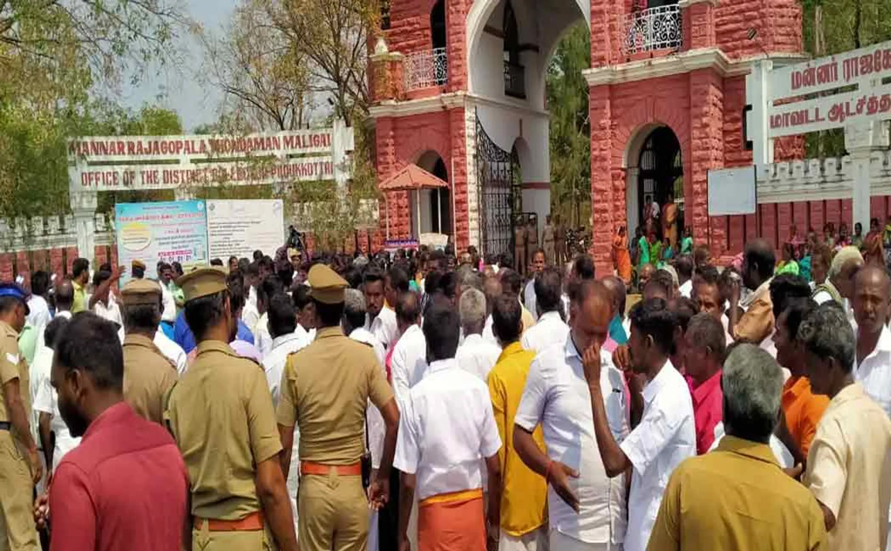 pudukkottai vengaivayal water tank incident public blocked collector office