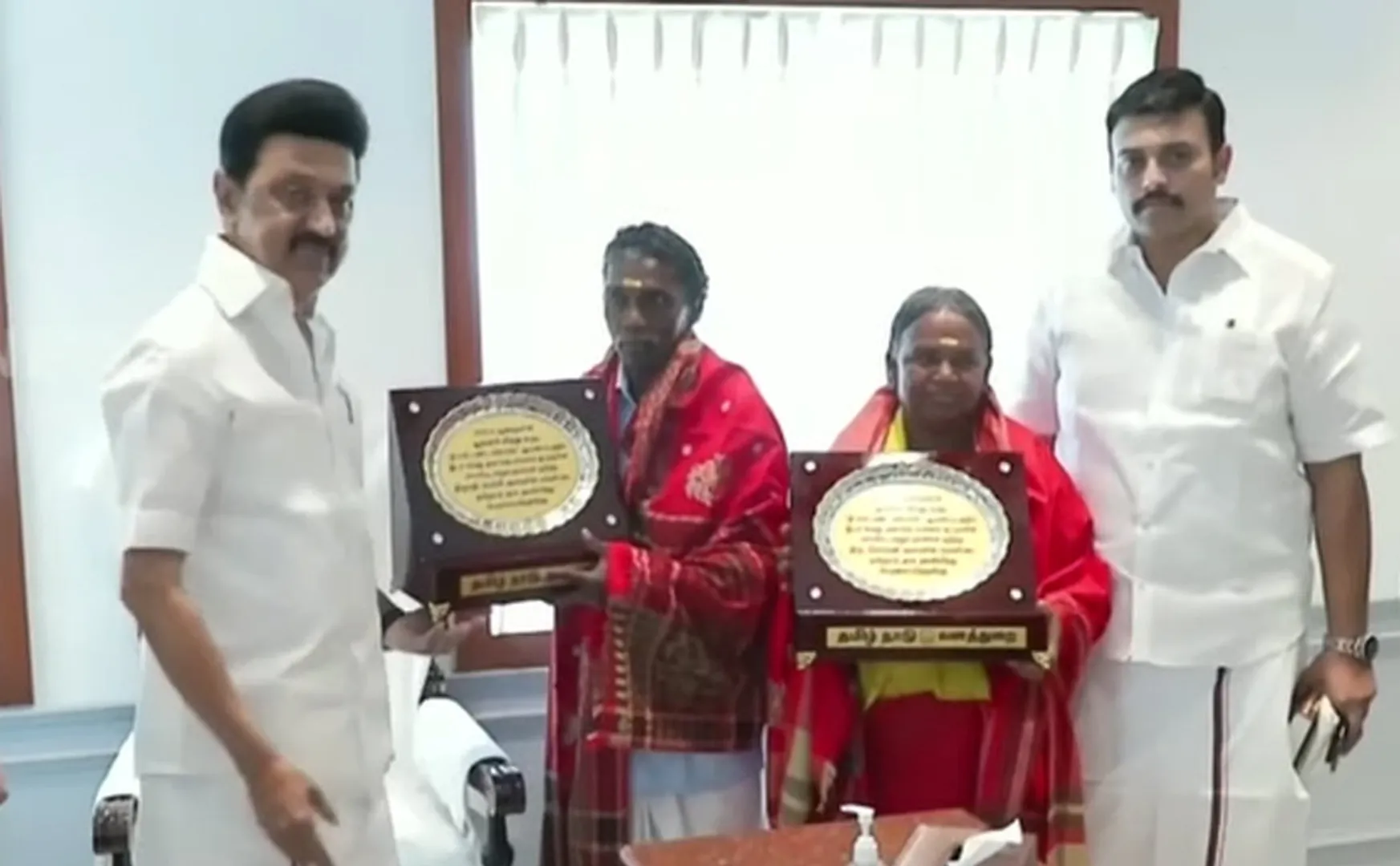 MK Stalin give Rs 1 lakh prize each for a the elephant whispere movie couple 