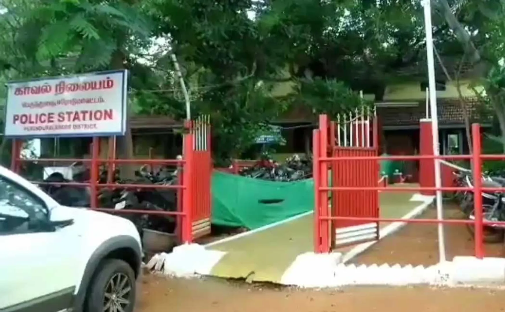 police gave a plan to the thief on how to steal