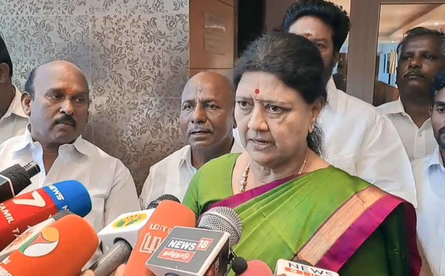 Who can speak in the Assembly on behalf of ADMK? Sasikala