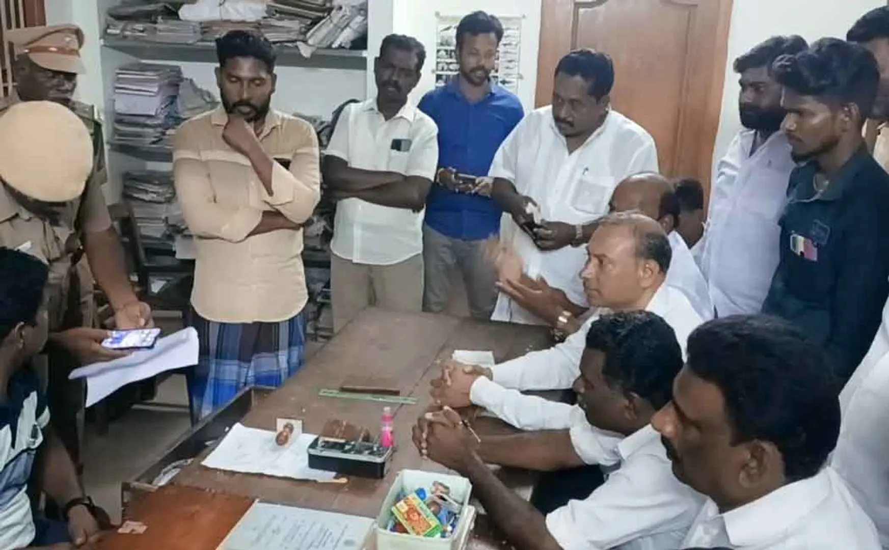 A false case against the farmer for revenge! Relatives condemn arrest!
