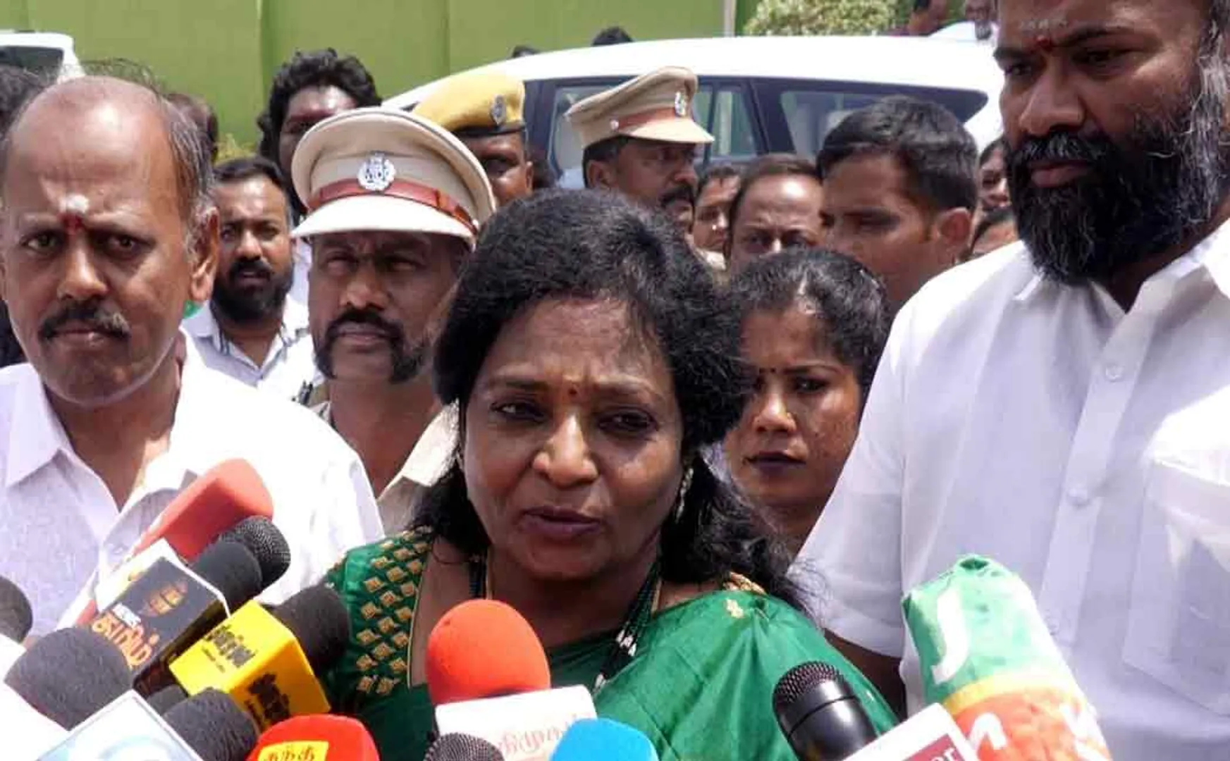 tamilisai soundararajan press meet in trichy airport