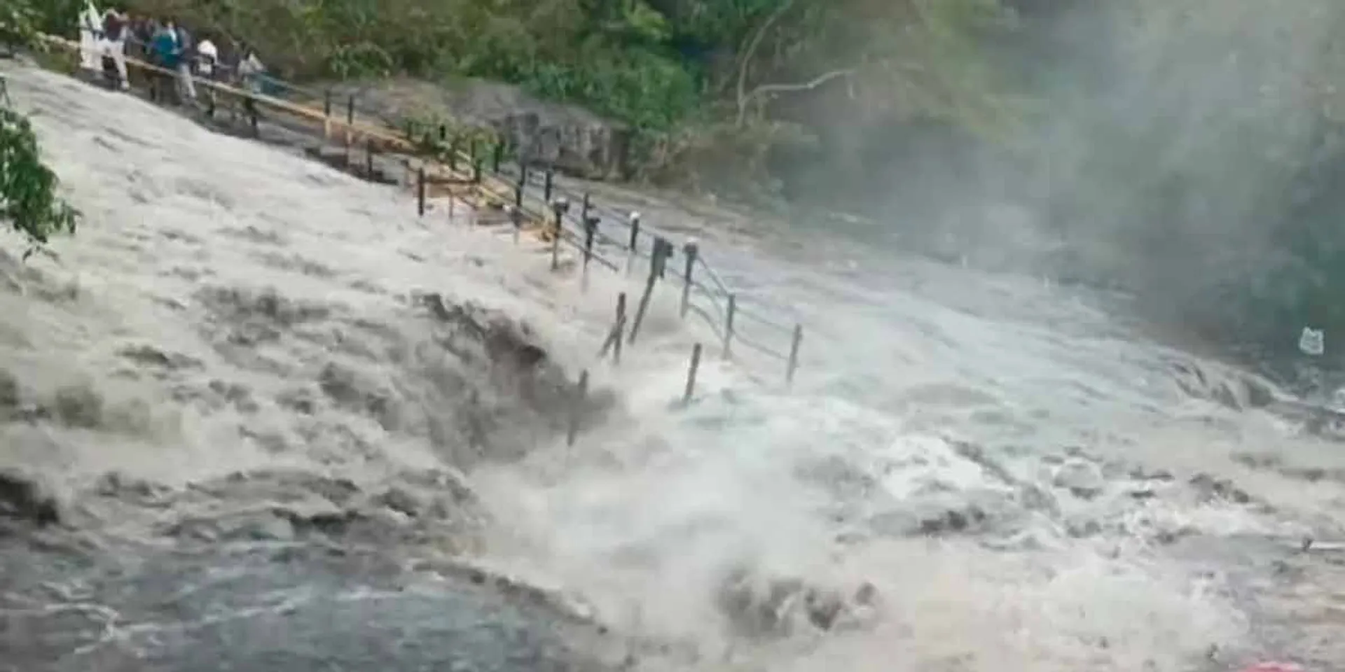 Ban on bathing in Theni Kumbakkarai Falls