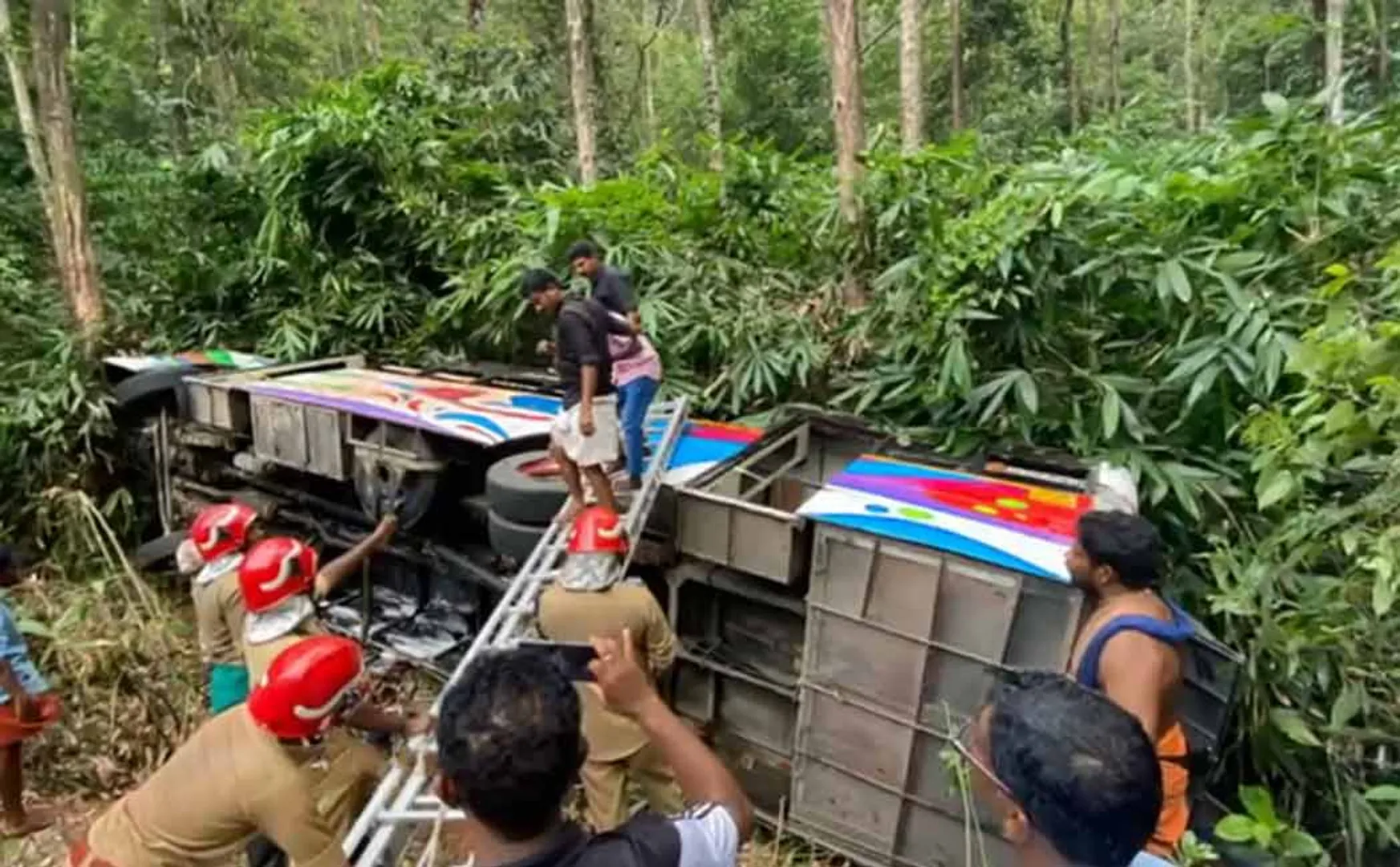 A bus with 61 people overturned in a ditch; Ayyappa devotees of Tamil Nadu who were involved in the accident