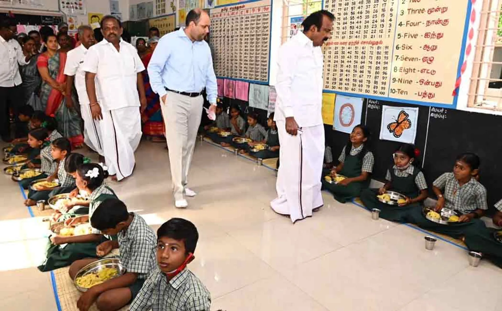 minister muthusamy launched second phase students breakfast scheme in erode