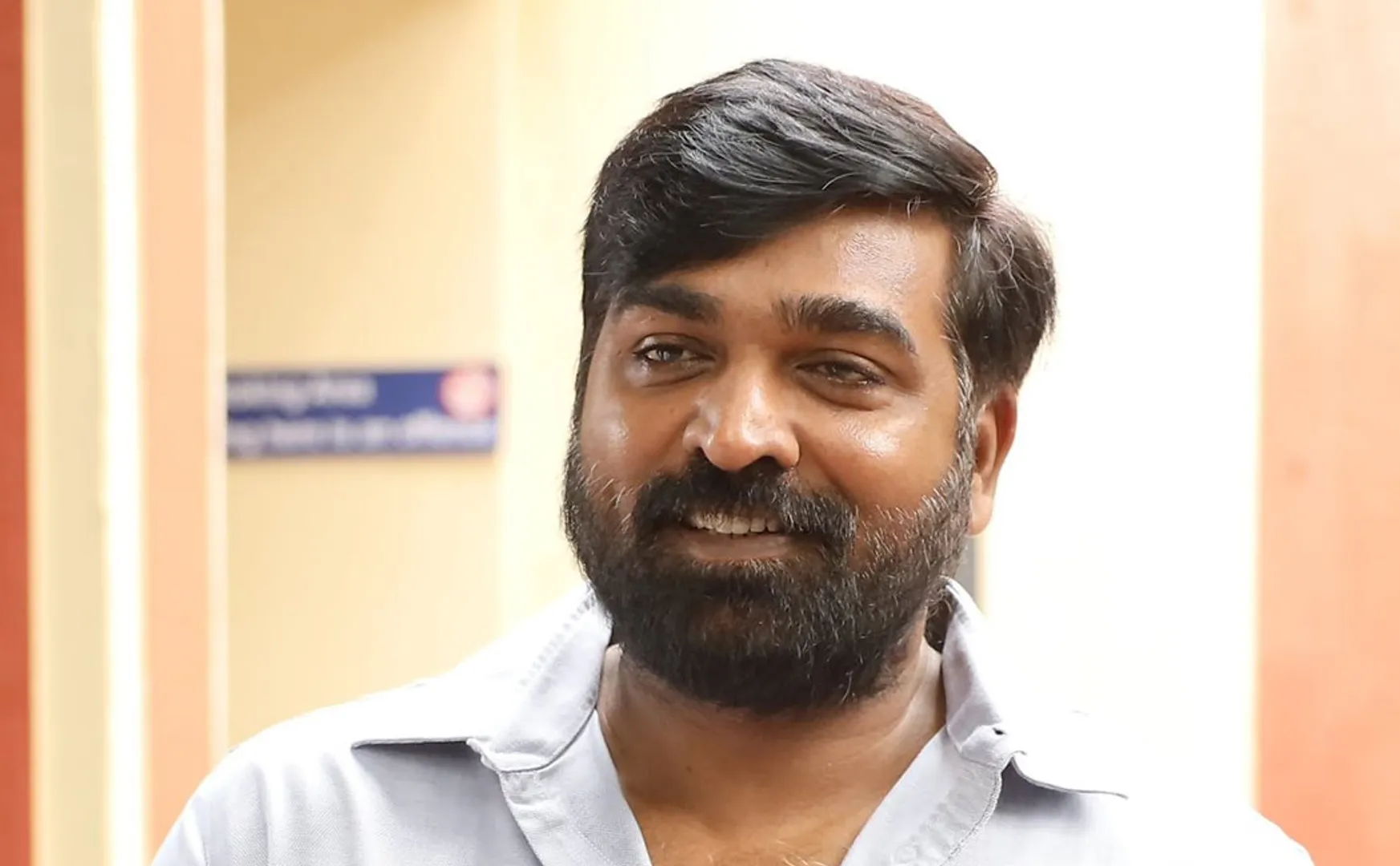 vijay sethupathi donates 1000 books for Madurai Central Jail Library