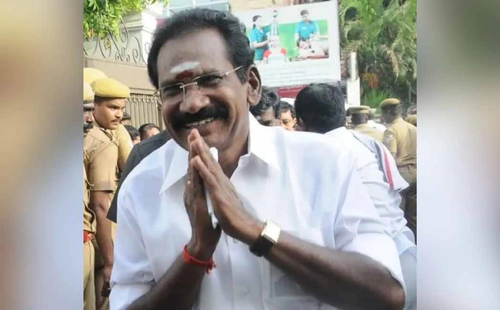 “People of Madurai should applaud the minister with aha ooh” - Sellur Raju