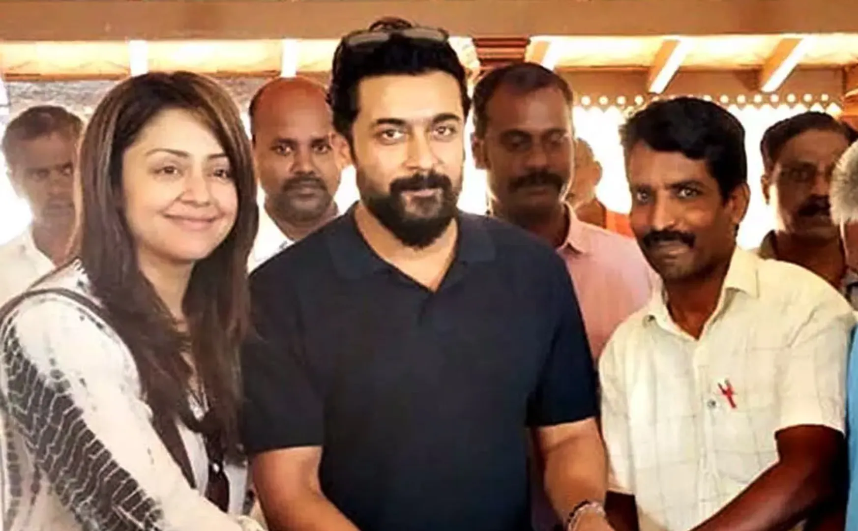 suriya and his family members visit Keezhadi museum