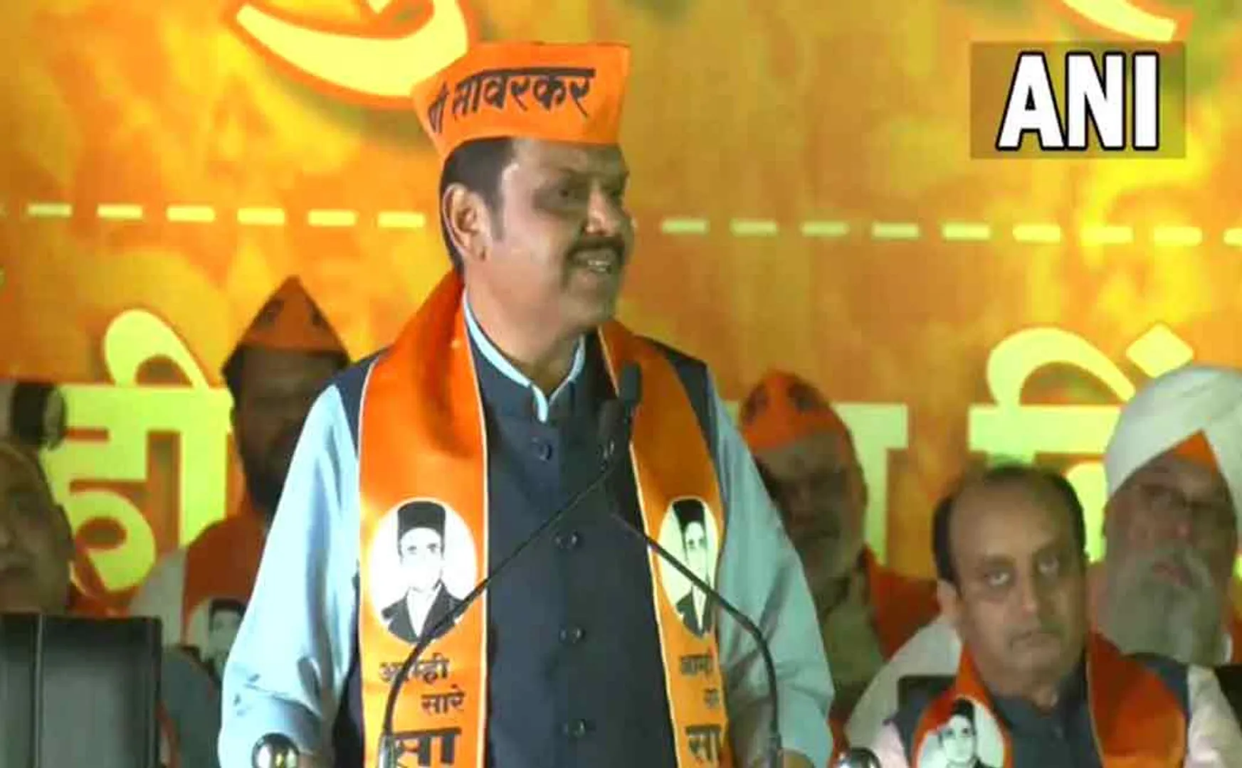 maharashtra deputy cm devendra patnavis talks about savarkar 