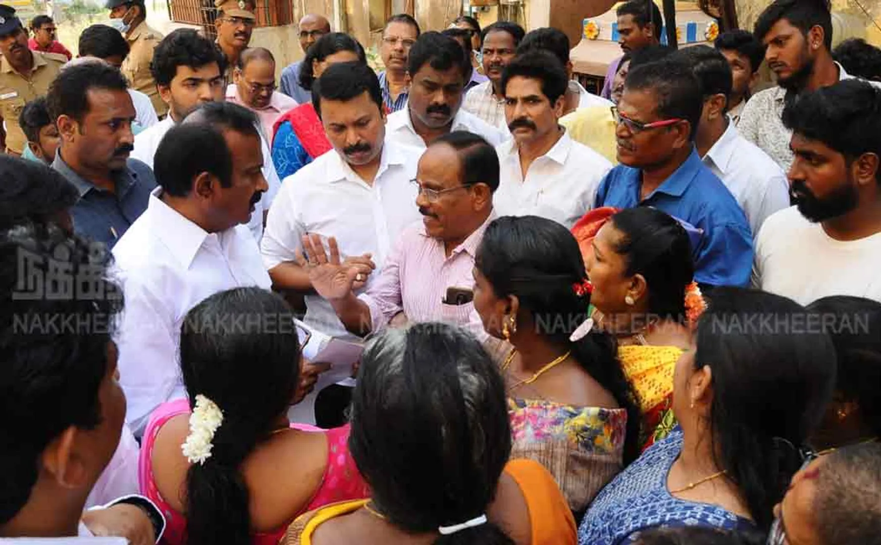 minister muthusamy inspection done by housing board houses