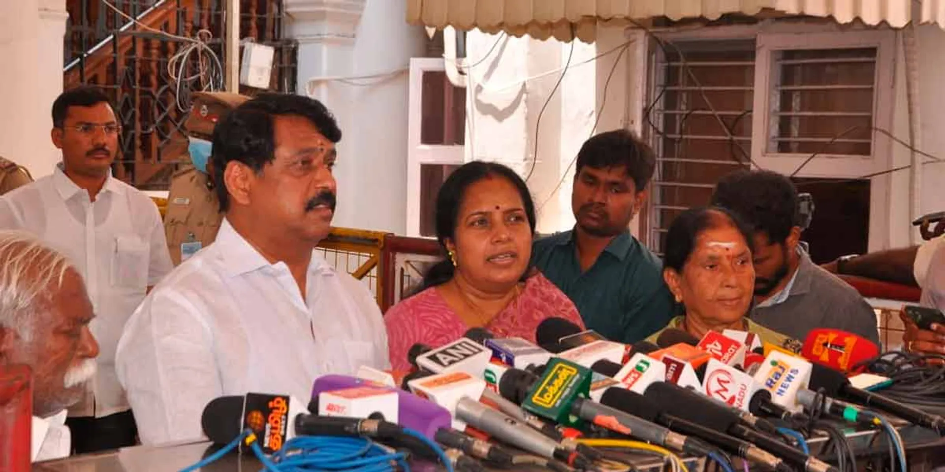  "A leader should condemn and not justify wrongdoing" - Vanathi Srinivasan