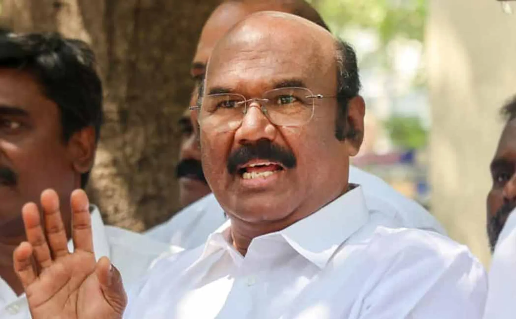 reporters surrounded; T.J who managed to 'Challenge to Annamalai'