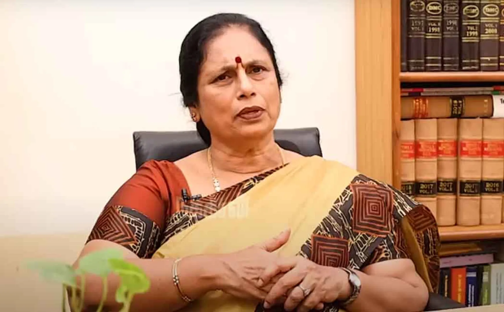   Advocate Santhakumari's Valakku En - 17