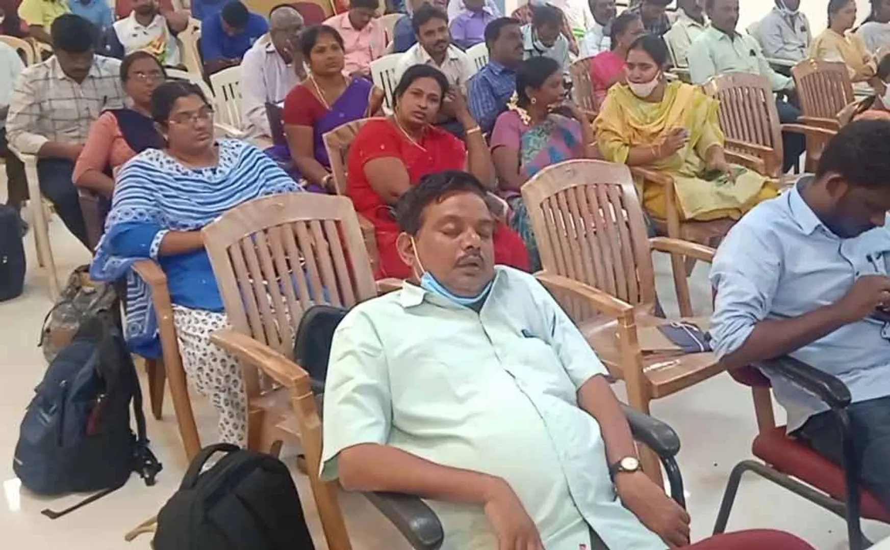 Government official who fell asleep  People's Grievance Redressal meeting