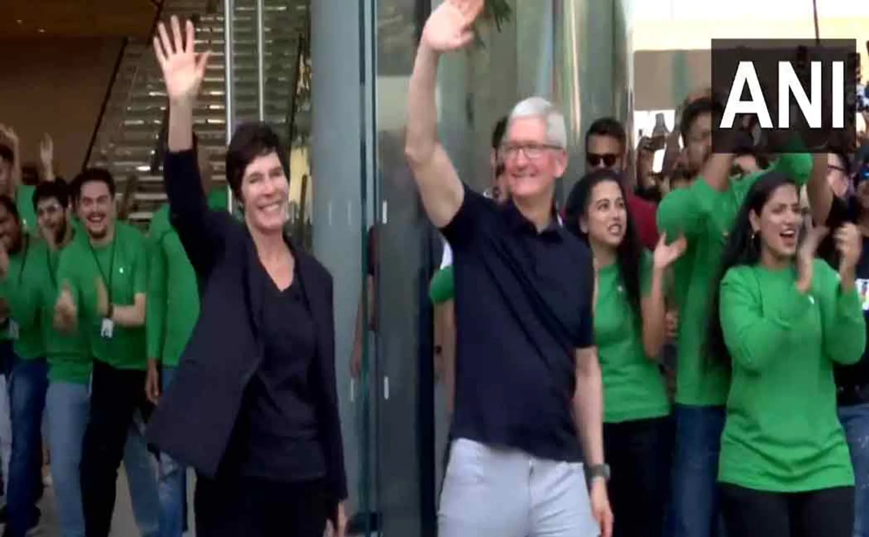 indias first apple brand own retail shop opened mumbai 
