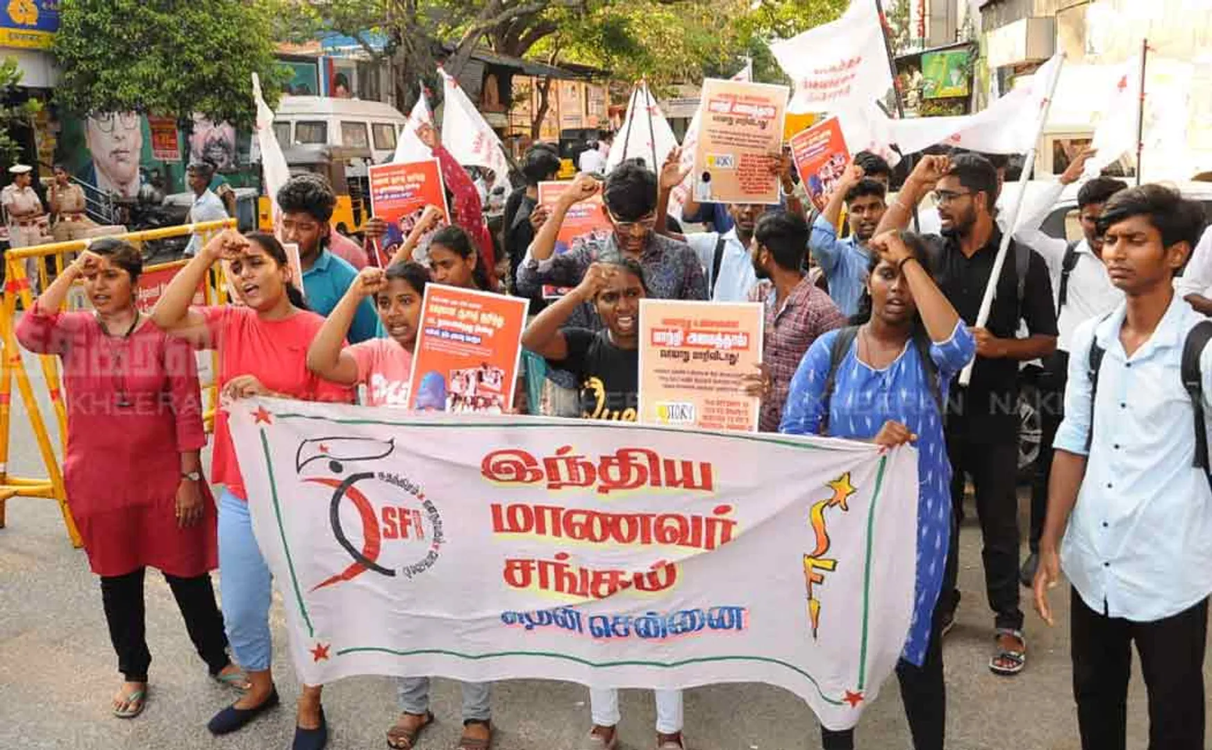 sfi against for ncert due to mughals and abul kalam azad related portion deleted issue