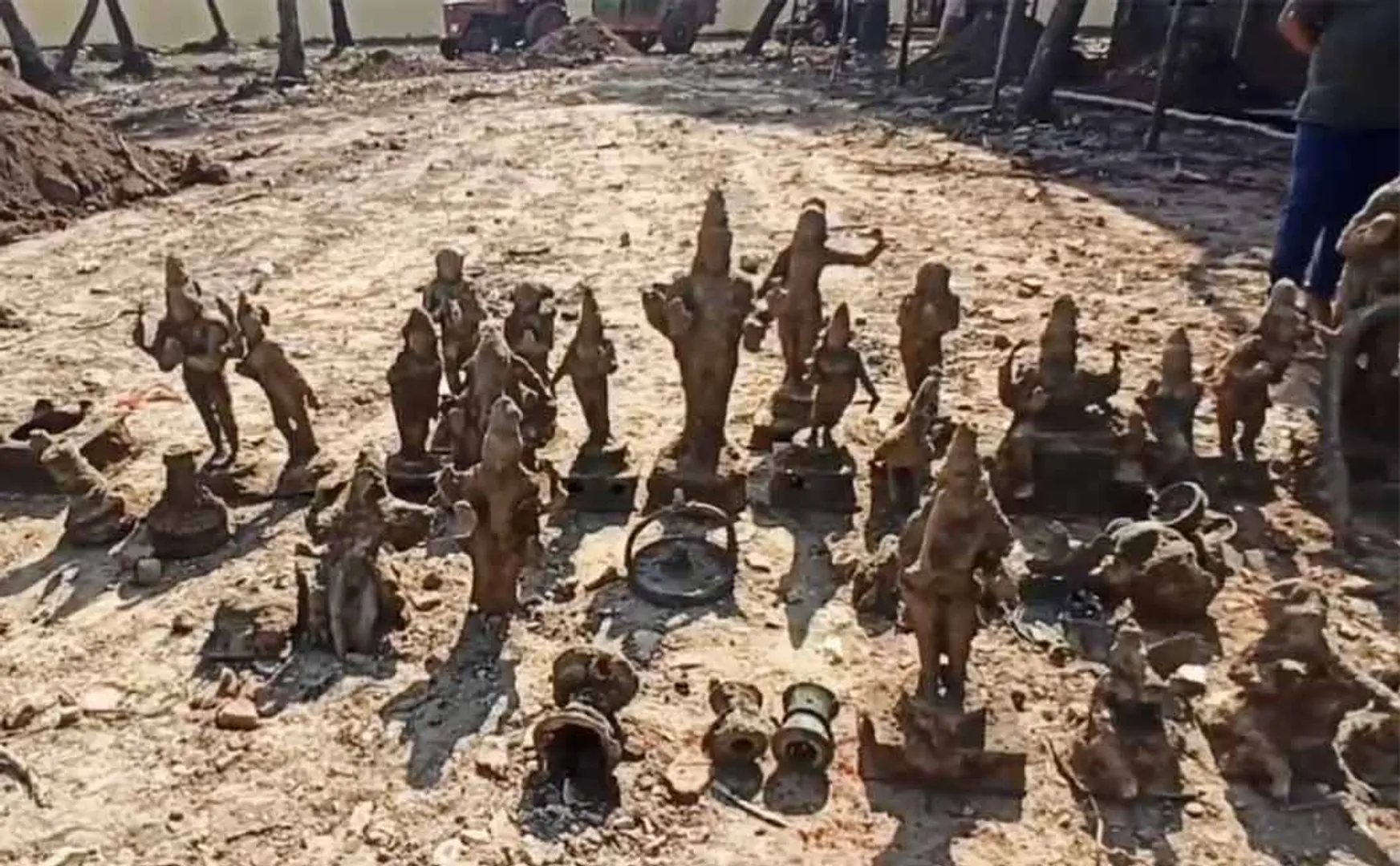 23 idols of Impon found at a depth of two feet in Sirkazhi