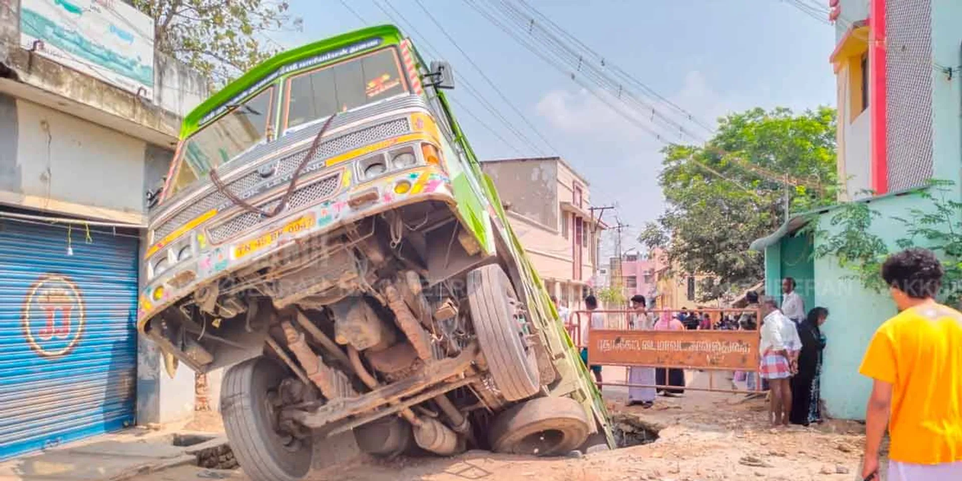 A broken bridge on the 18th day; Stranded sand truck- Is the contractor being rescued?