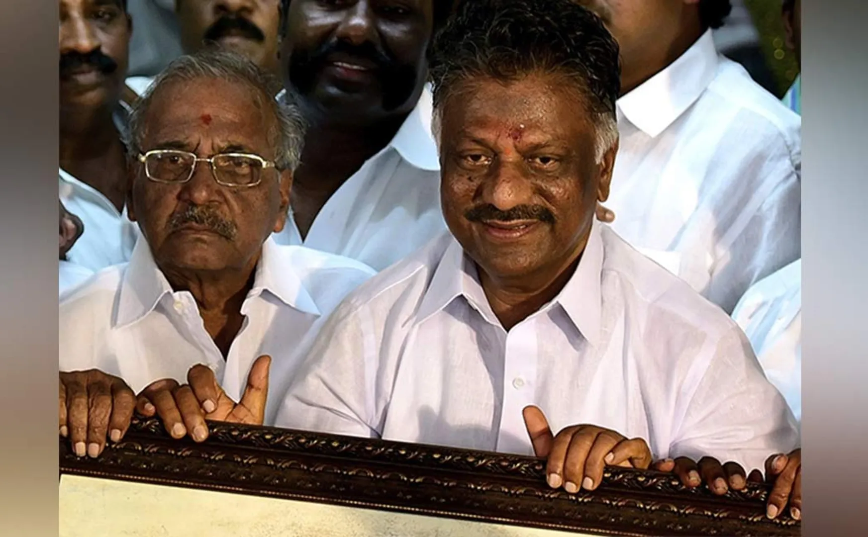 o panneerselvam and edappadi palanisamy tn assembley  issues 