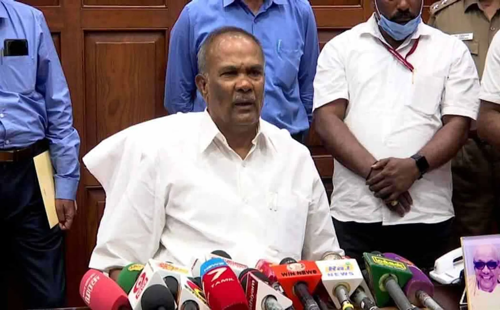 "Live broadcast banned by ADMK ex-ministers" Appa's explanation