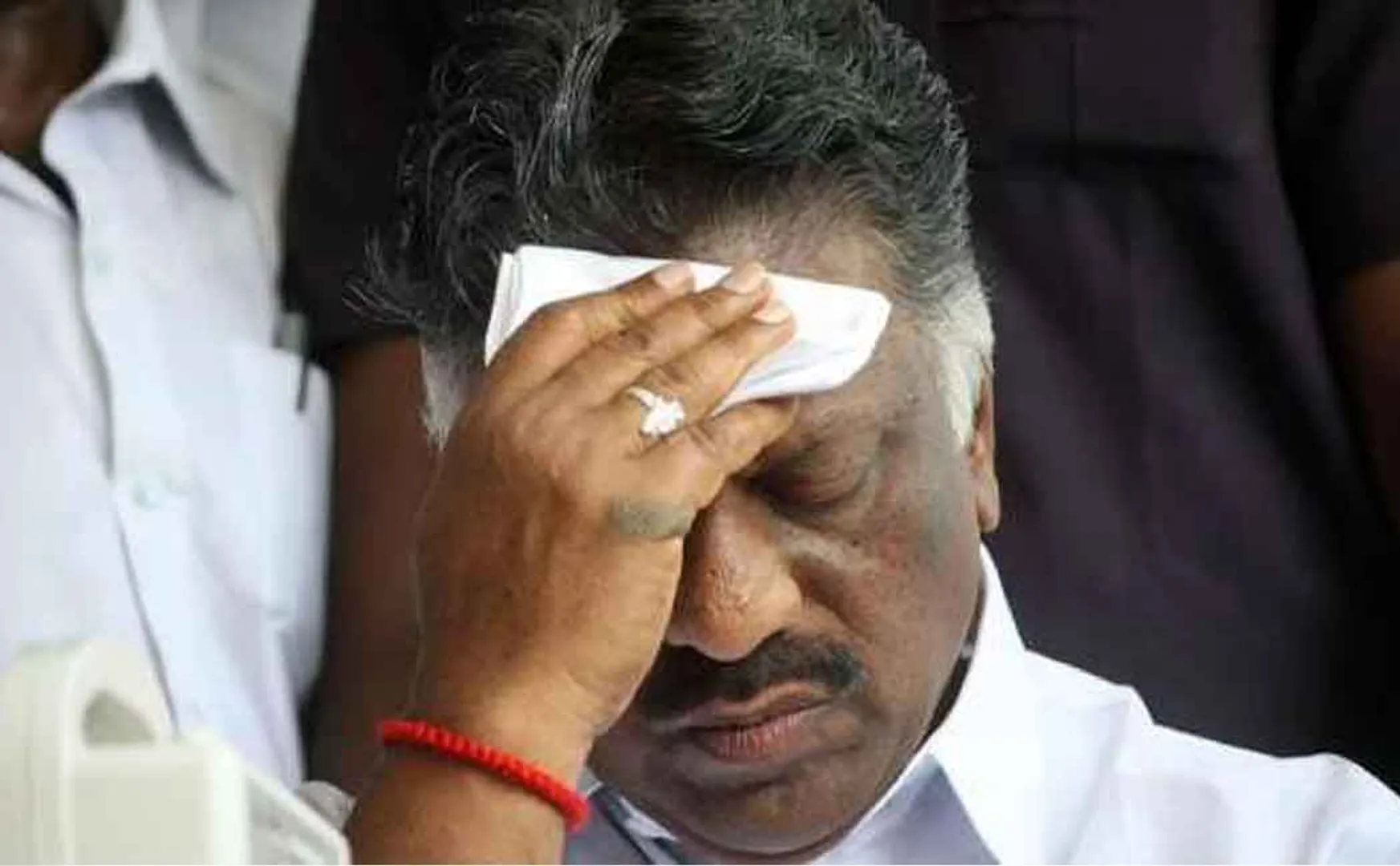 Panneerselvam? Udayakumar? Maji met the Speaker suddenly; Who has seat?