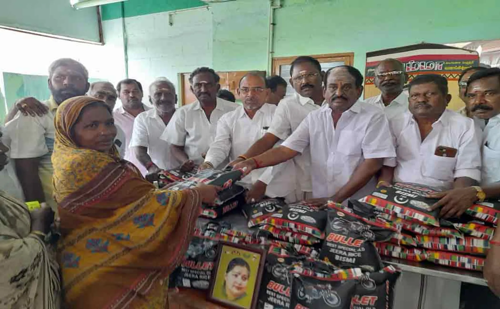 ramzan celebration admk provided welfare assistance gives to public