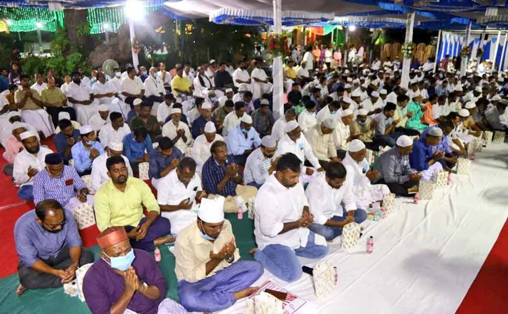 Hundreds of Muslims participate in Puducherry Governor's House Iftar