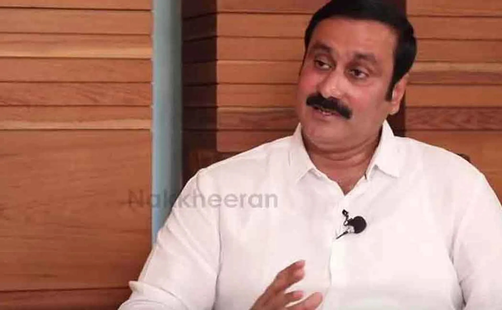 Anbumani condemns employees  act amendment 