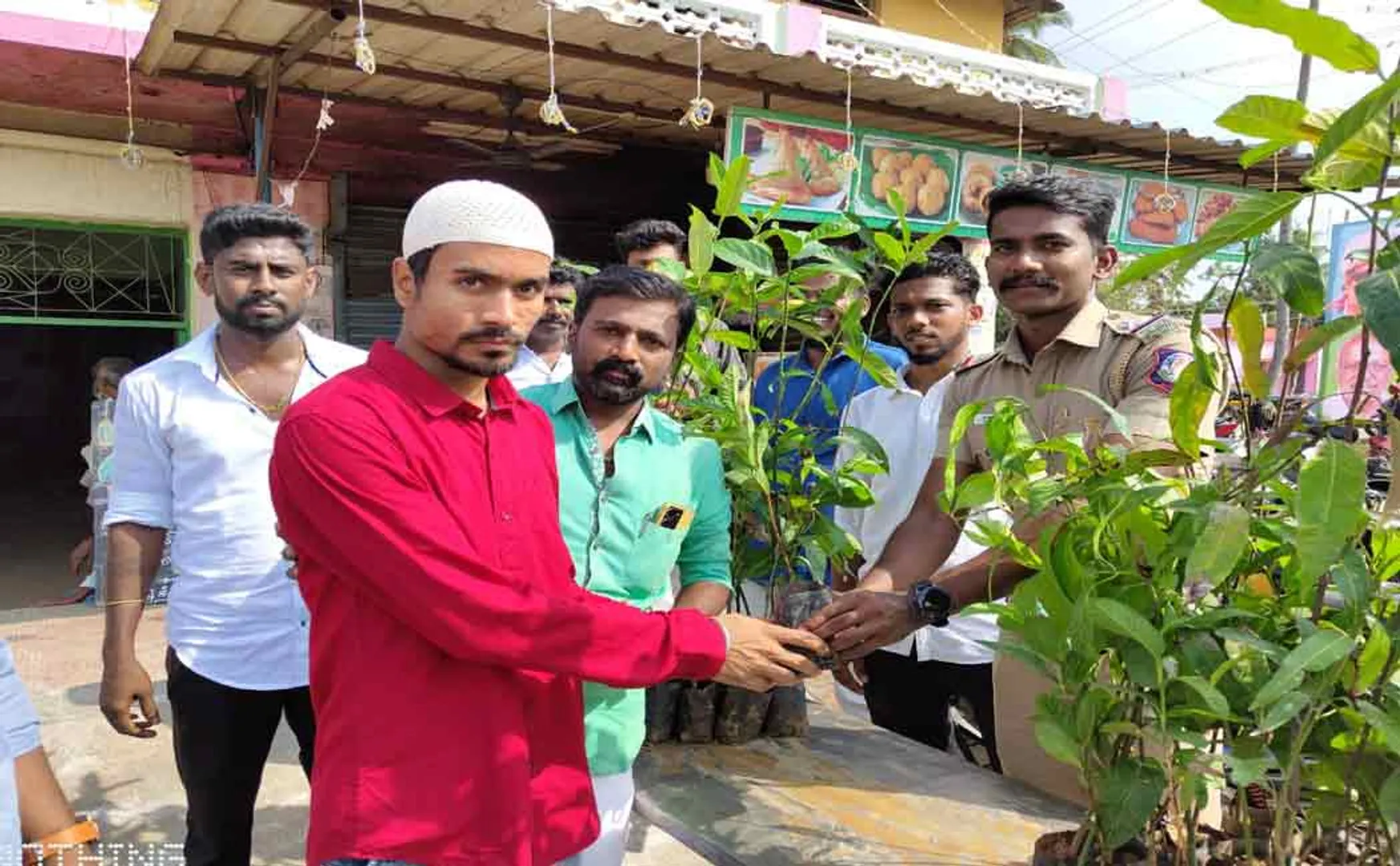 pudukkottai thanjavur ramzan celebration tree plant supply alumni school students