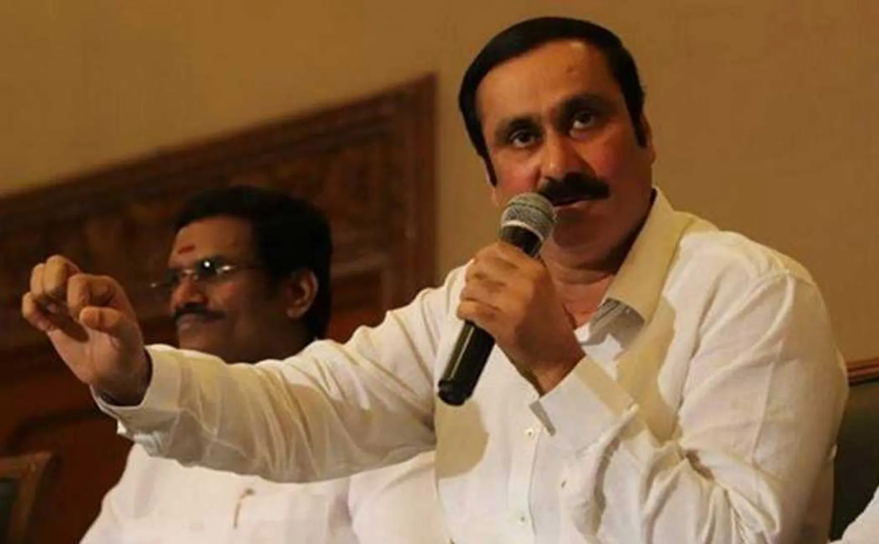 Anbumani condemns Tamil Nadu government for liquor issue