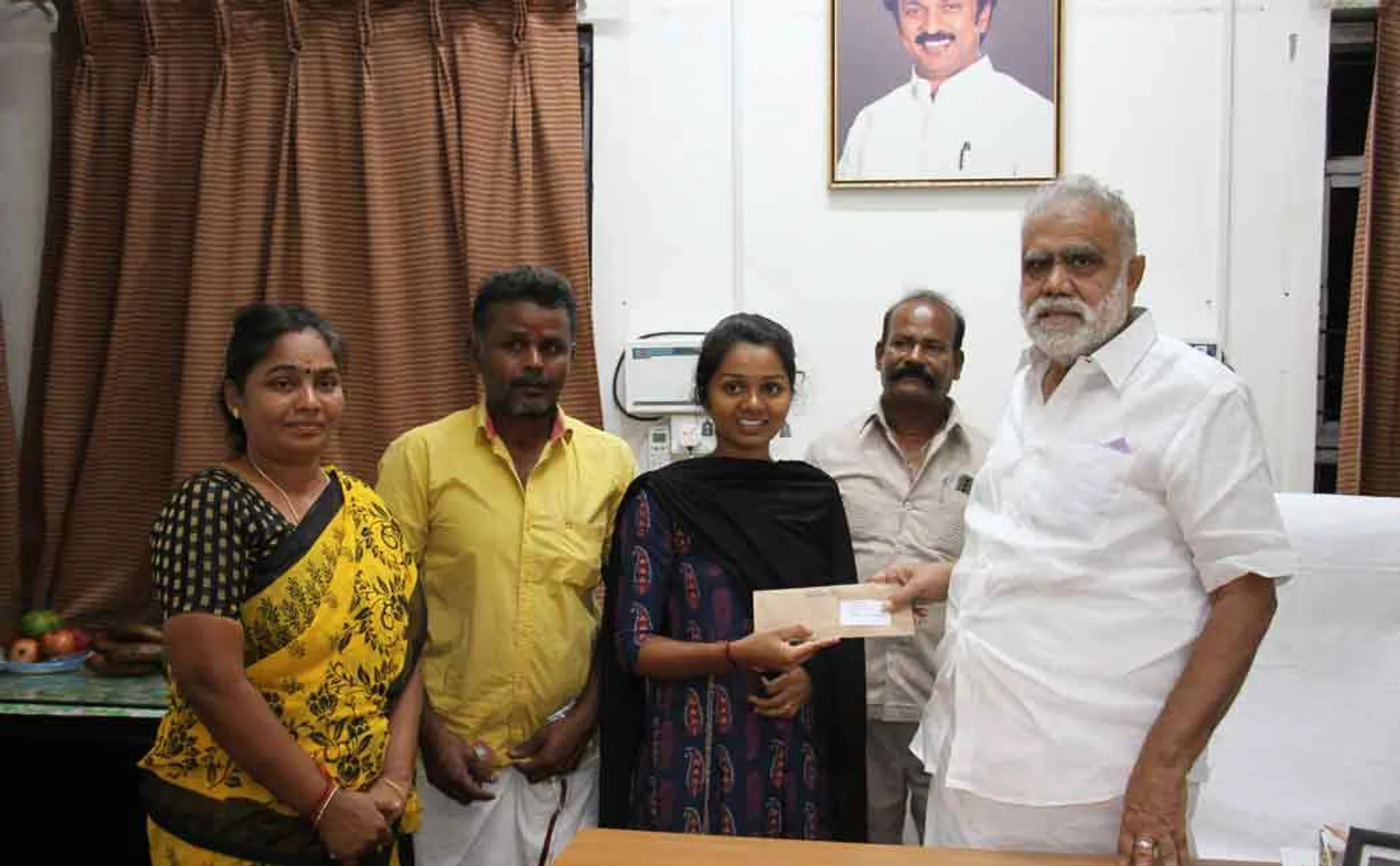 minister periyasamy advised govt medical college hospital lab technician 