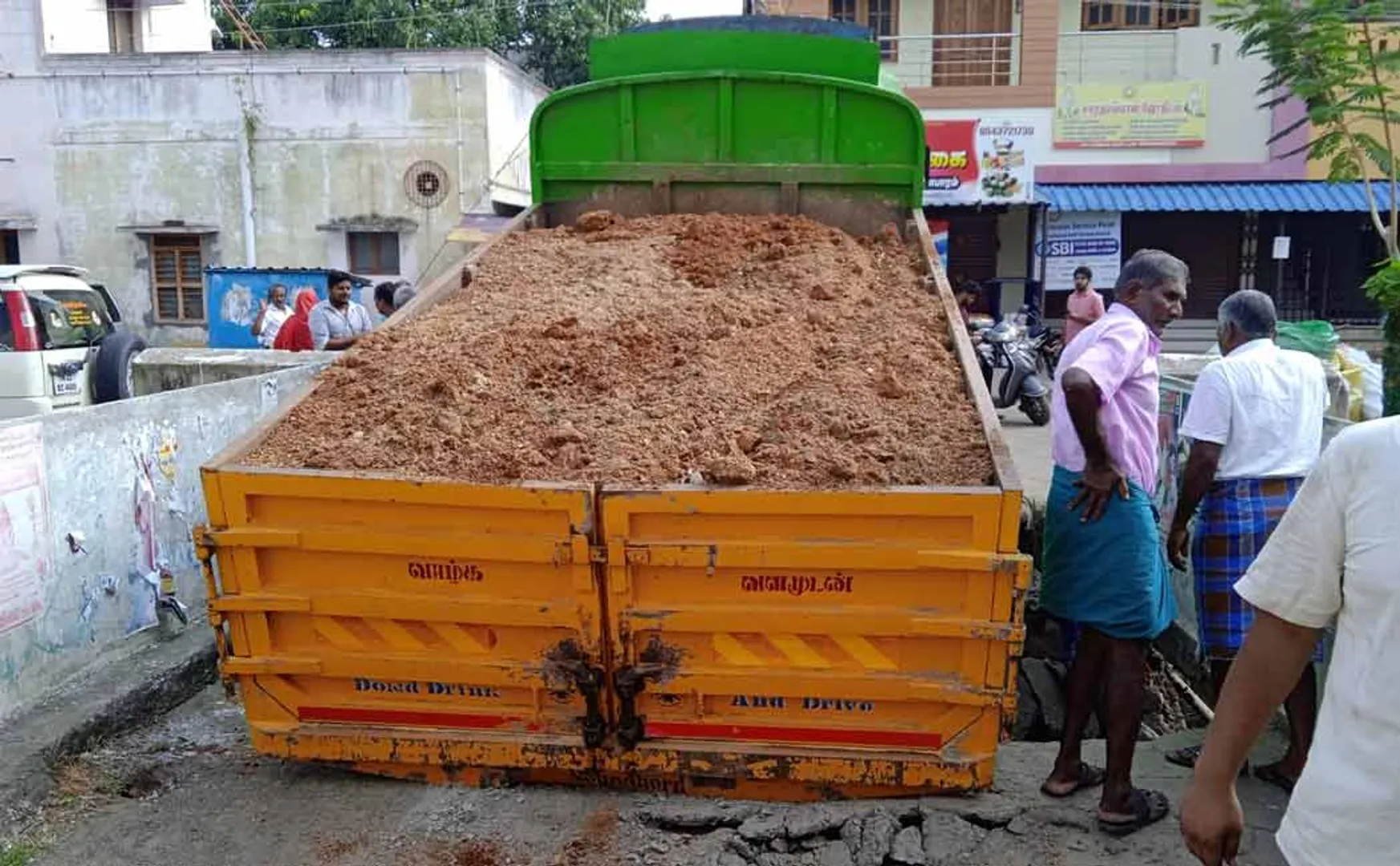  commotion in Trichy due to the collapse of the canal bridge and the lorry 