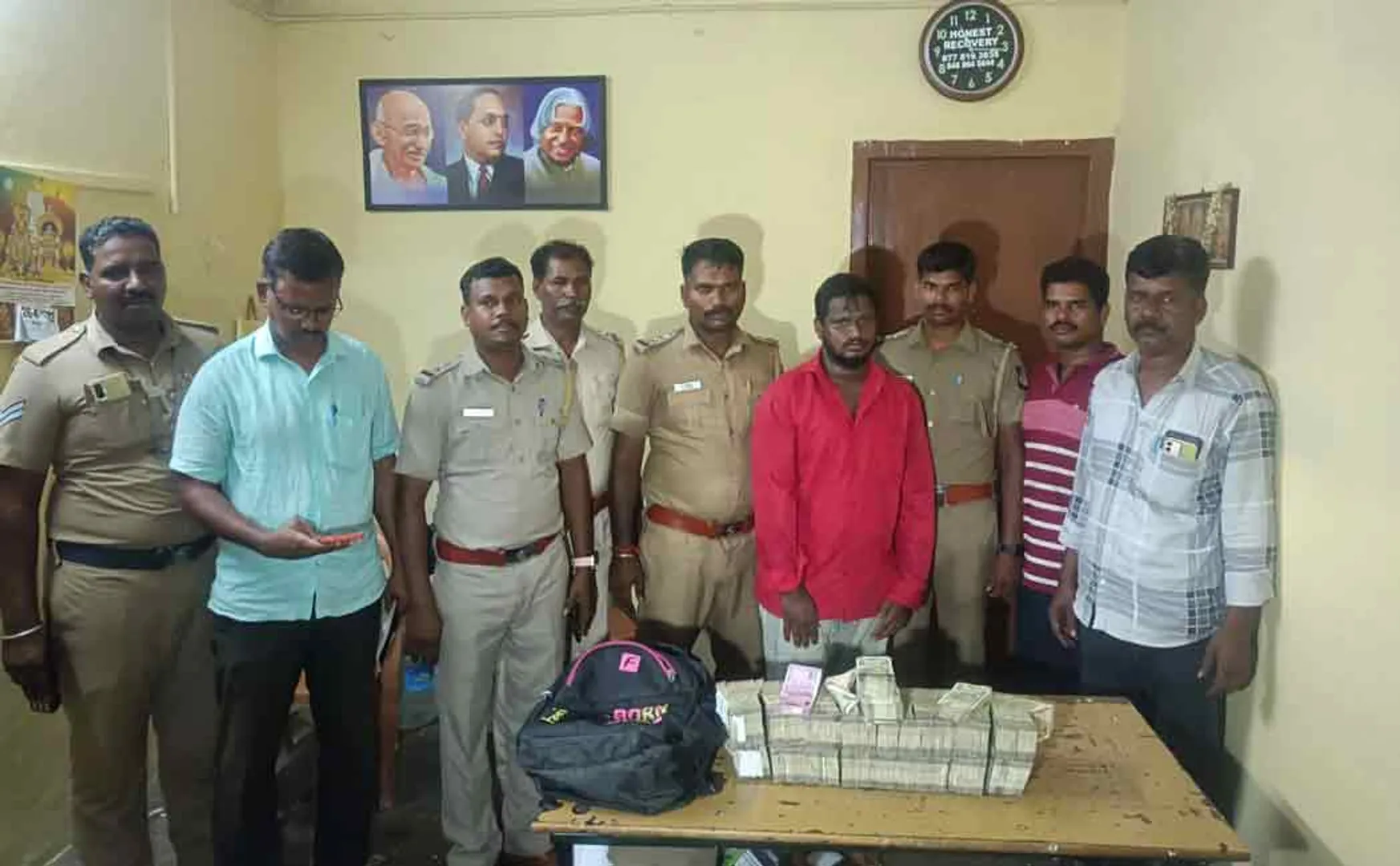 villupuram chinthamani indian bank cashier incident