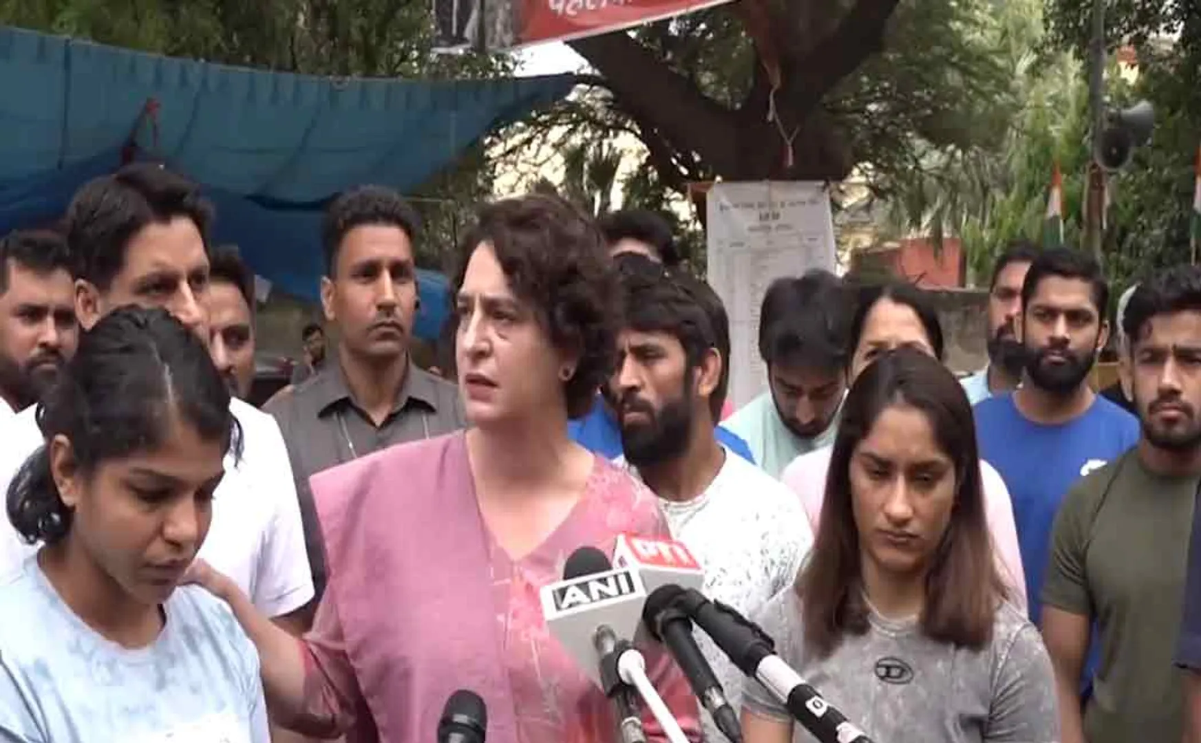delhi wrestlers and bjp mp saran singh related incident priyanka gandhi