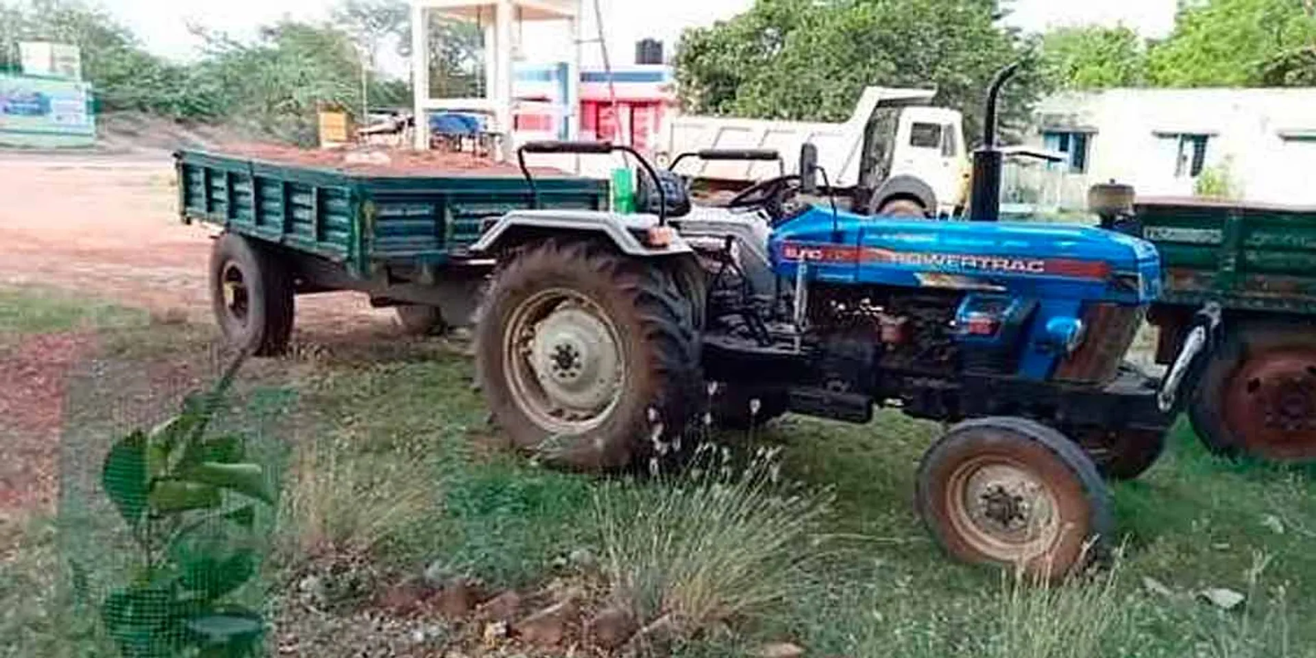  Tractor seized for sanding without permission near Kodumudi