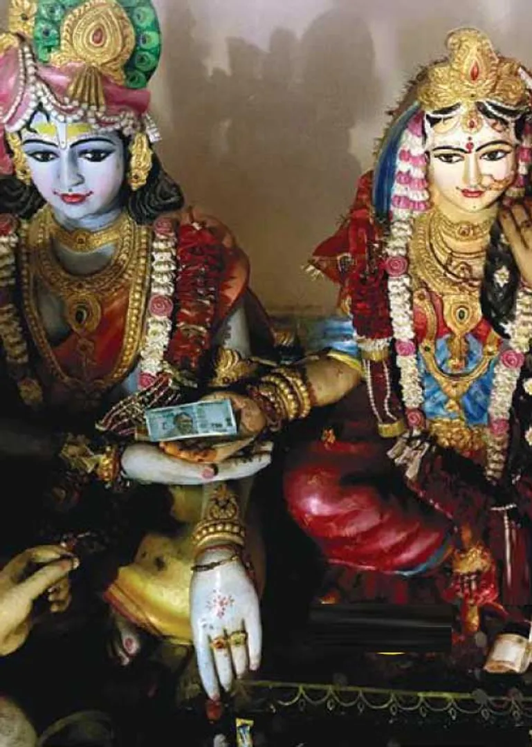 /idhalgal/om/radha-krishna-wedding-venue
