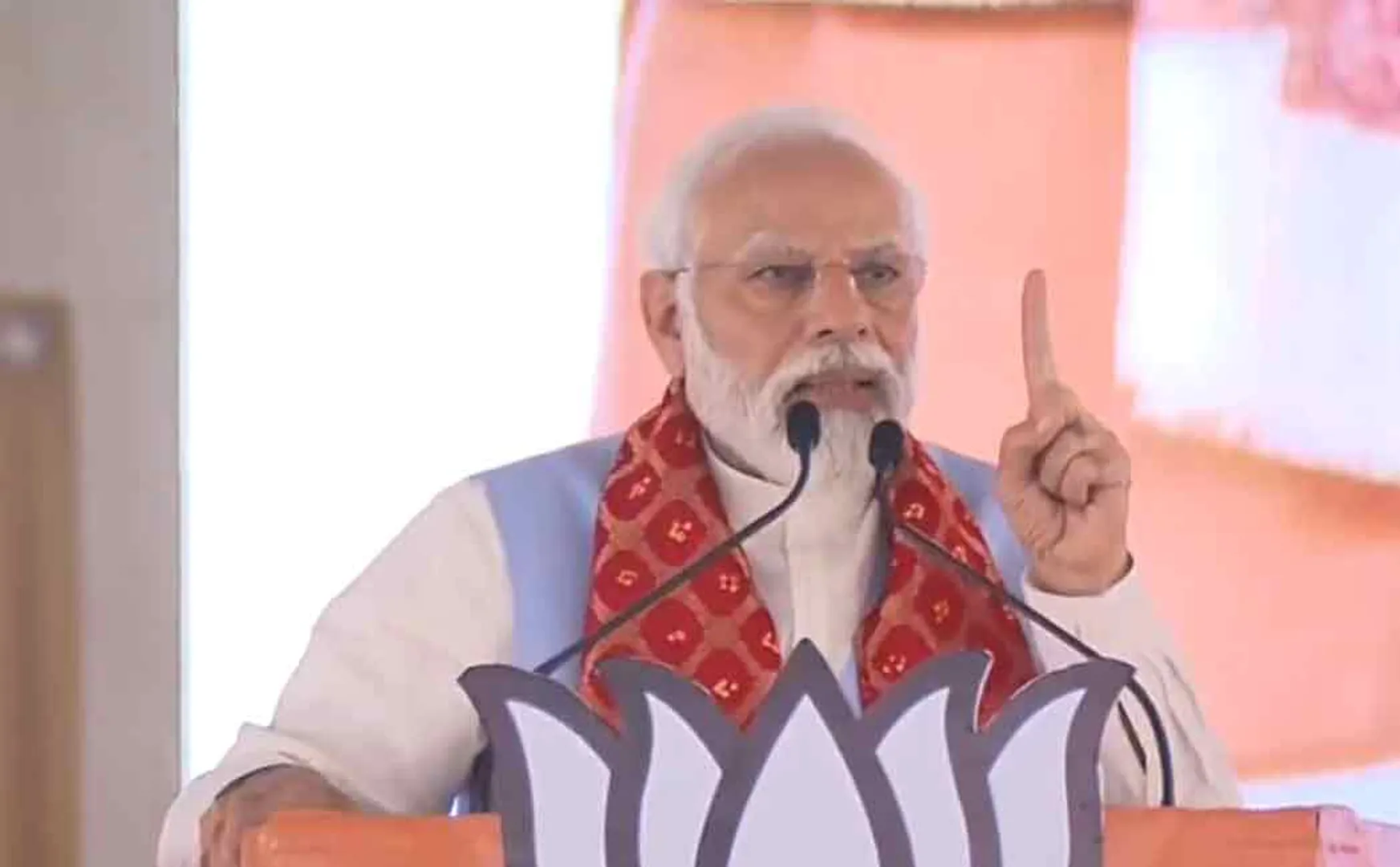 hospet bjp public meeting modi taked hanuman topic karnataka election