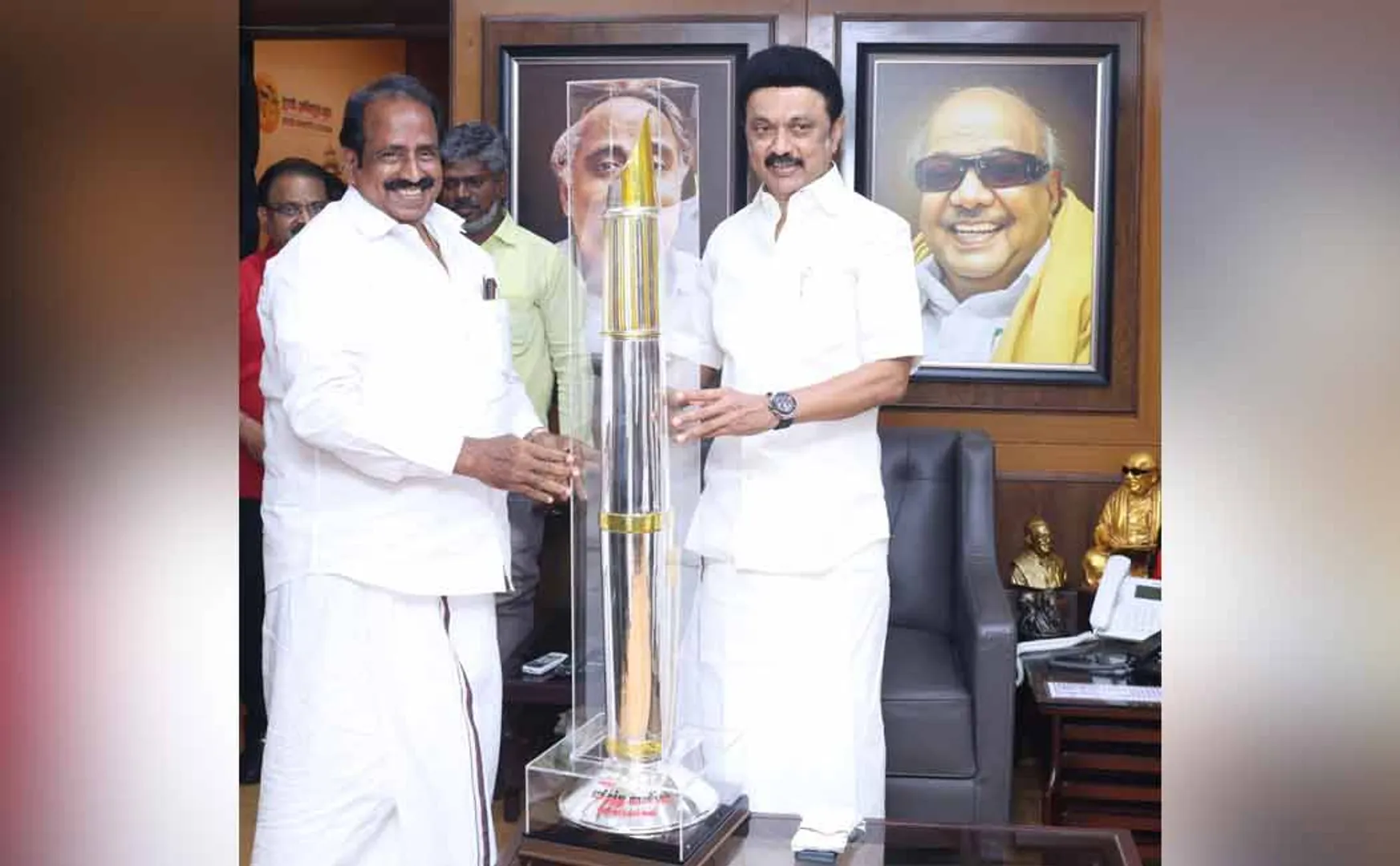 Poet Kashi Muthumanikam presented the silver pen to the Chief Minister