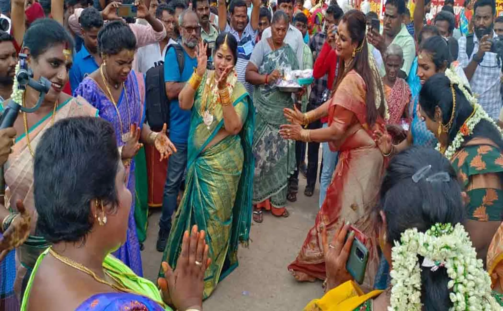 kallakurichi koovagam koothandavar temple chithirai festival transgender participated