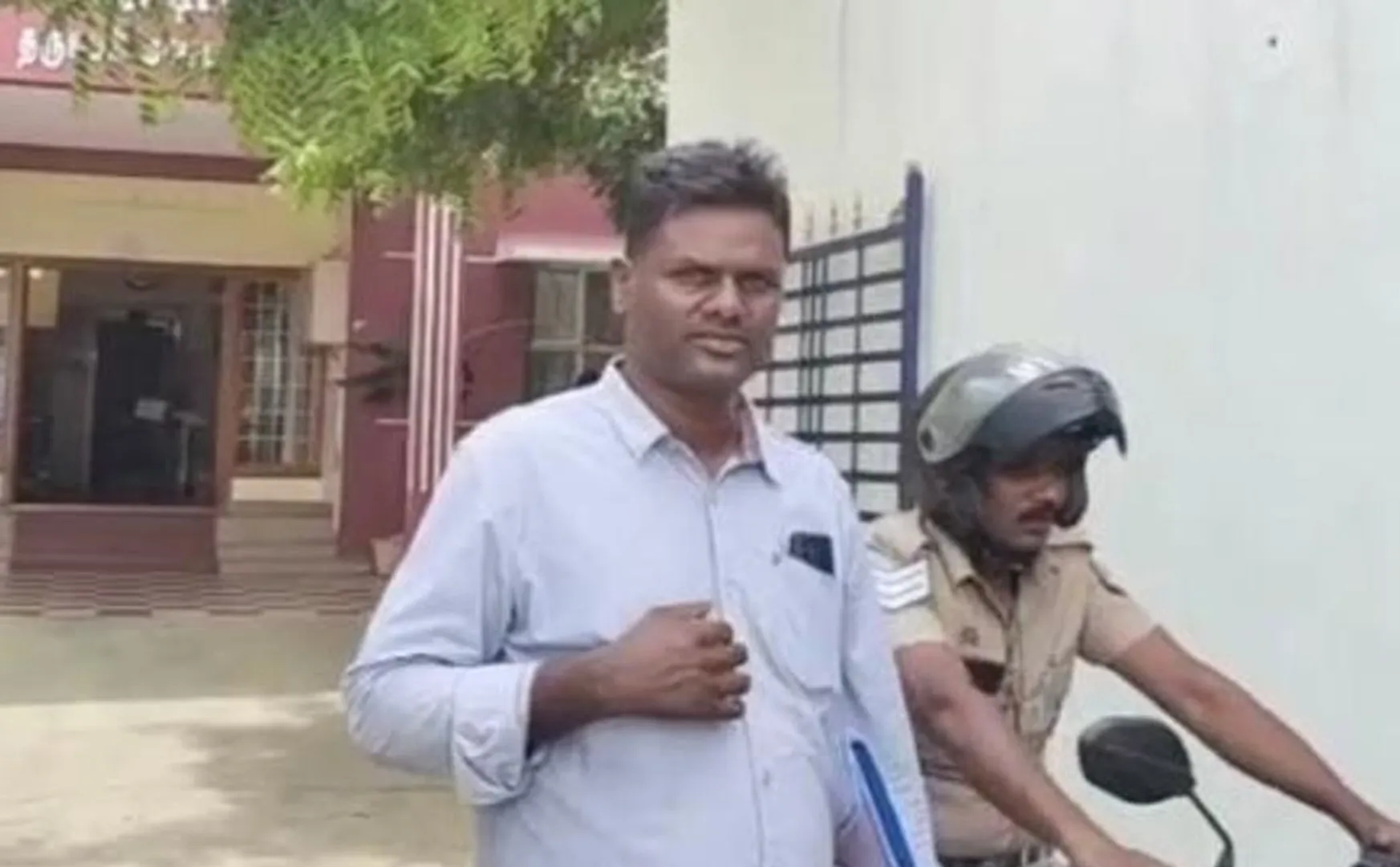 some person threatens VAO in Dharmapuri