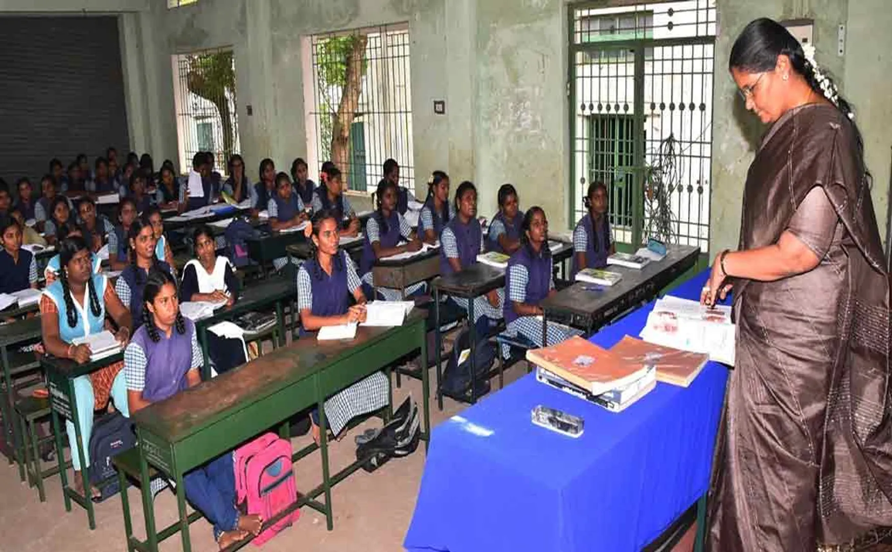 perambalur ariyalur collector taking coaching class for govt school students