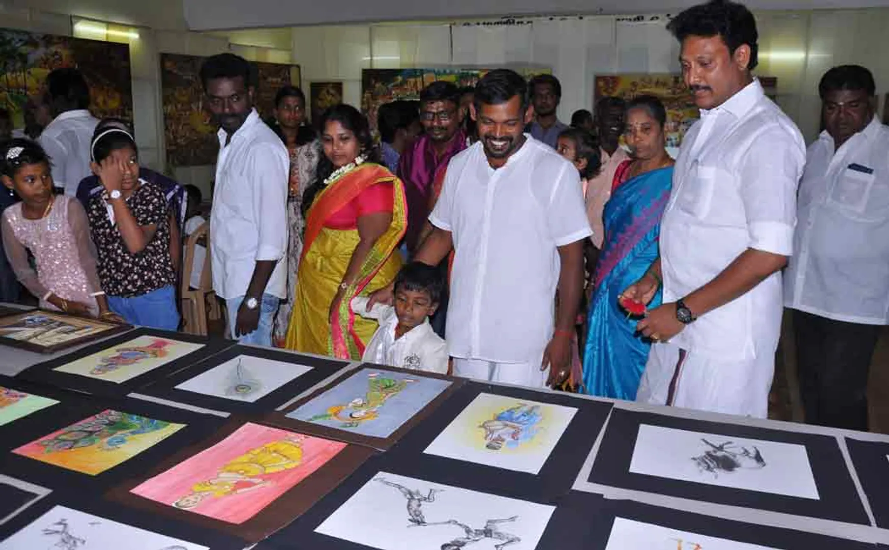 artist chithan siva showcased drawing exhibition trichy